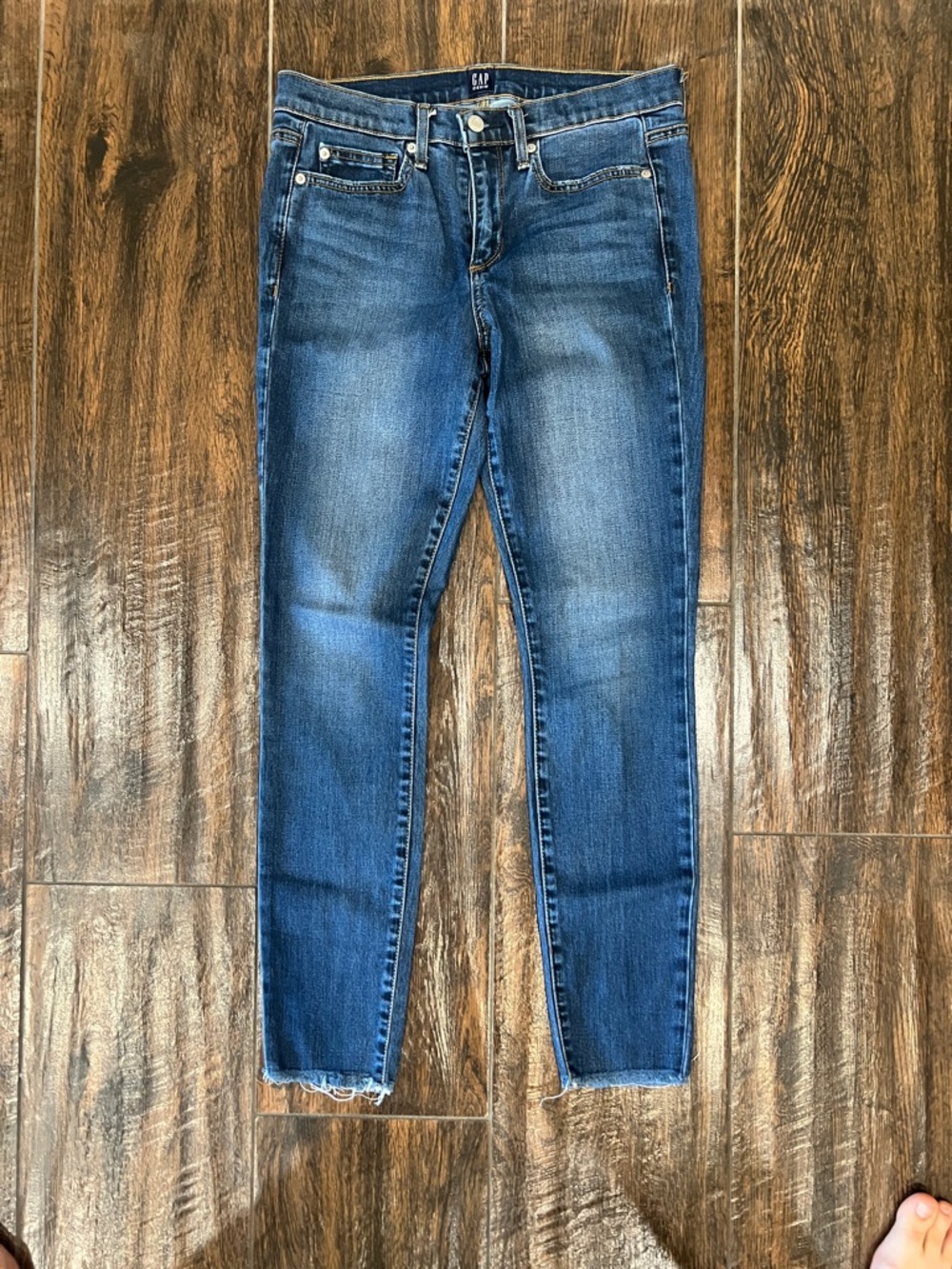 GAP Women's Mid-Rise Slim Straight Jeans